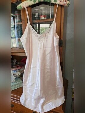 Dentelle Vintage Peach Pink  Satin Negligee Nighty Size Small